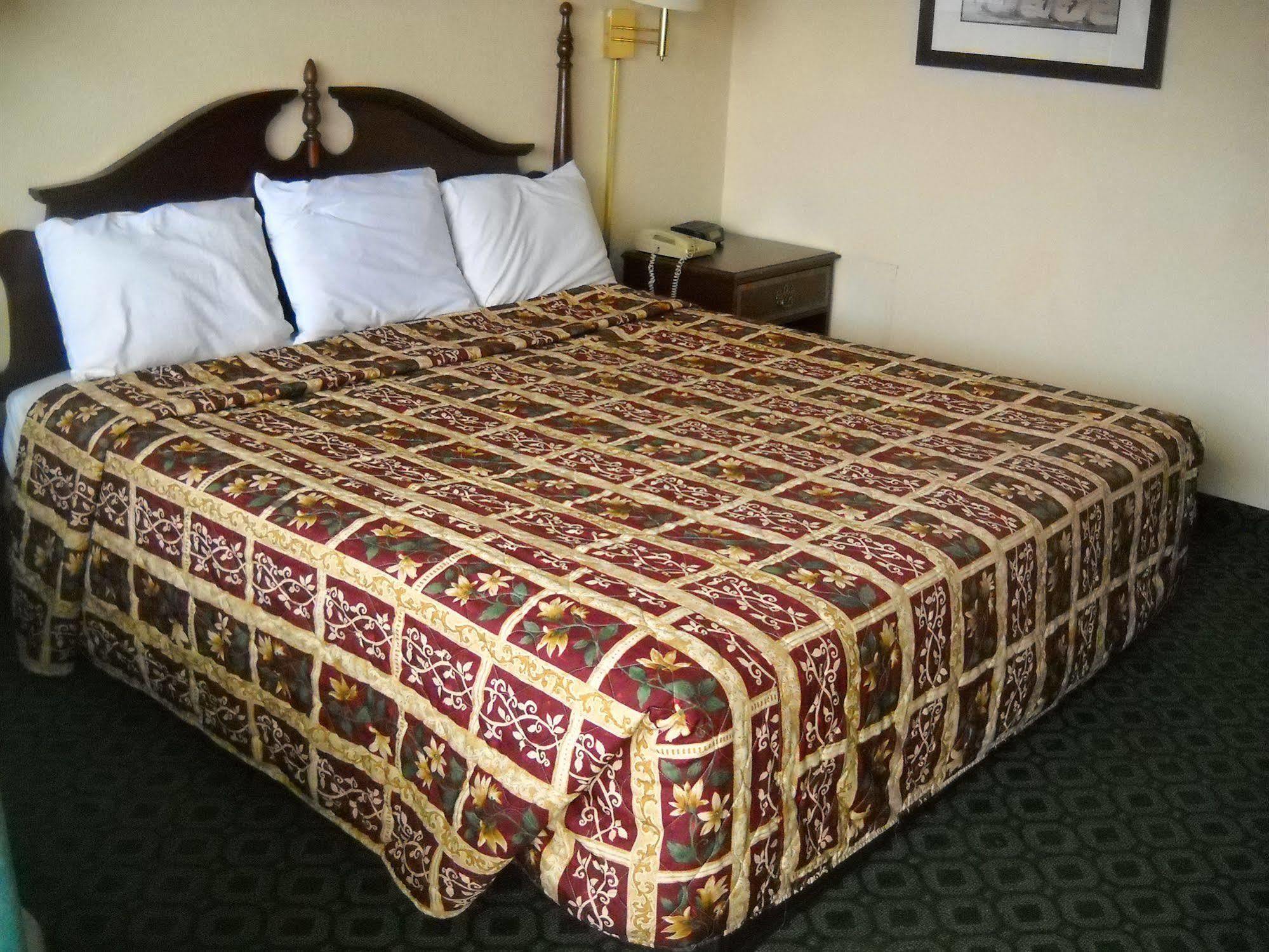 Red Carpet Inn & Suites Atlantic City Room photo