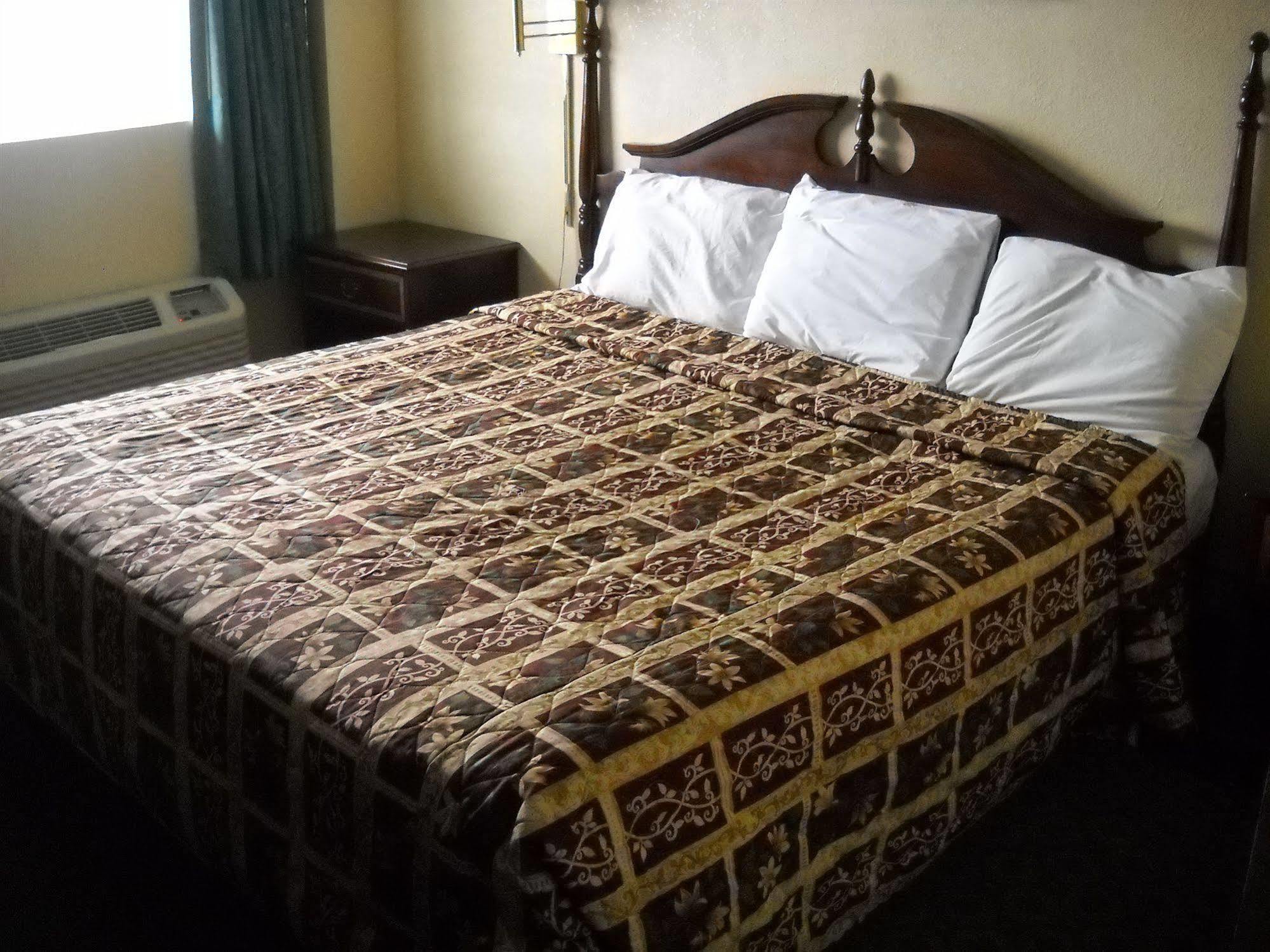 Red Carpet Inn & Suites Atlantic City Room photo